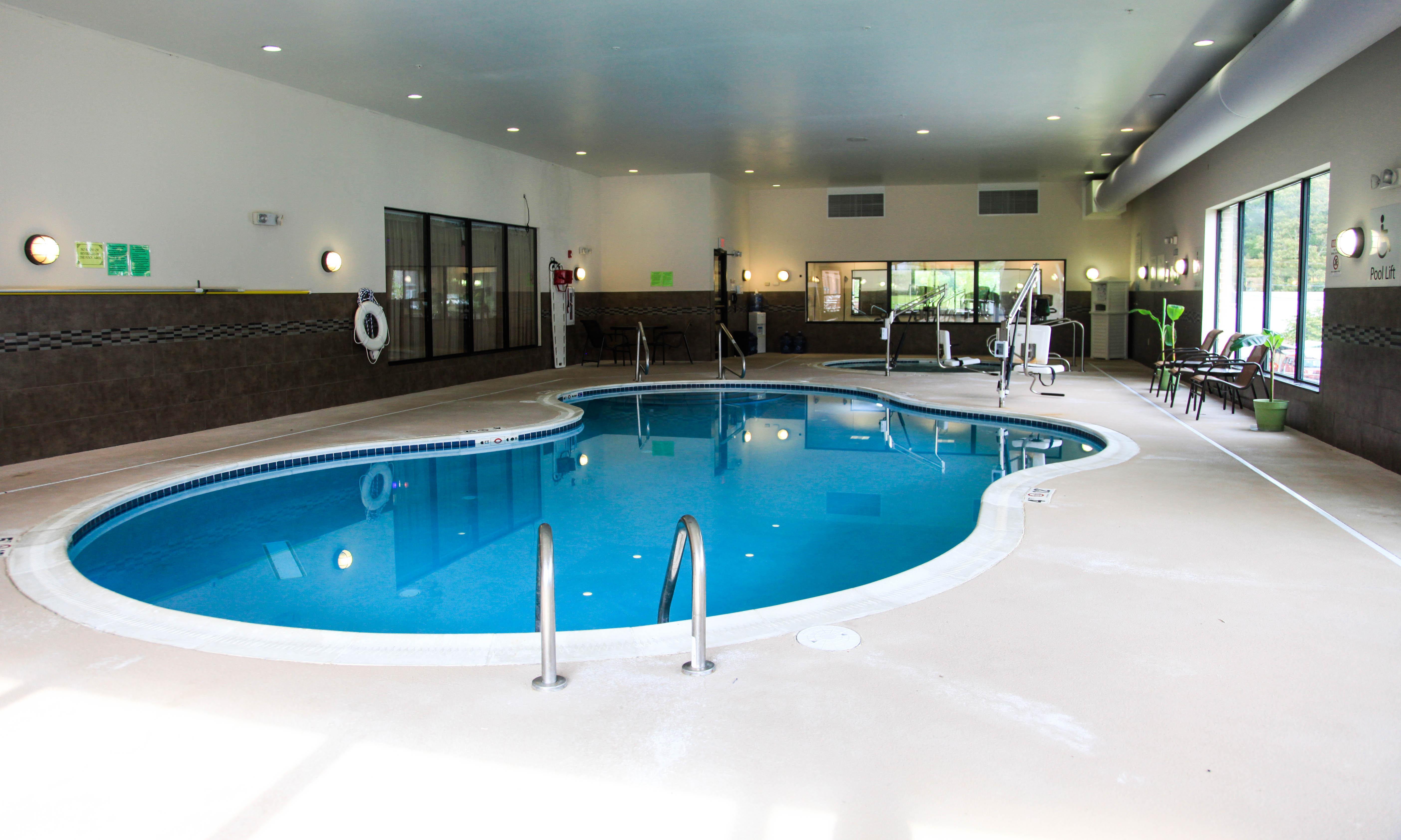 Holiday Inn Express & Suites Cumberland - La Vale By Ihg Exterior foto